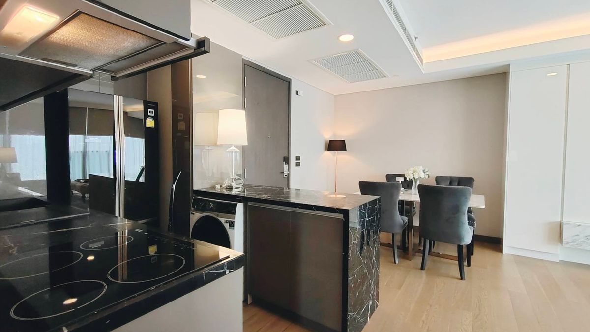 Wyndham Residence : 2 ห้องนอน 2 ห้องน้ำ แต่งครบ วิวทะเลสาบ สวนเบญจกิติ ติด MRT ศูนย์สิริกิติ์