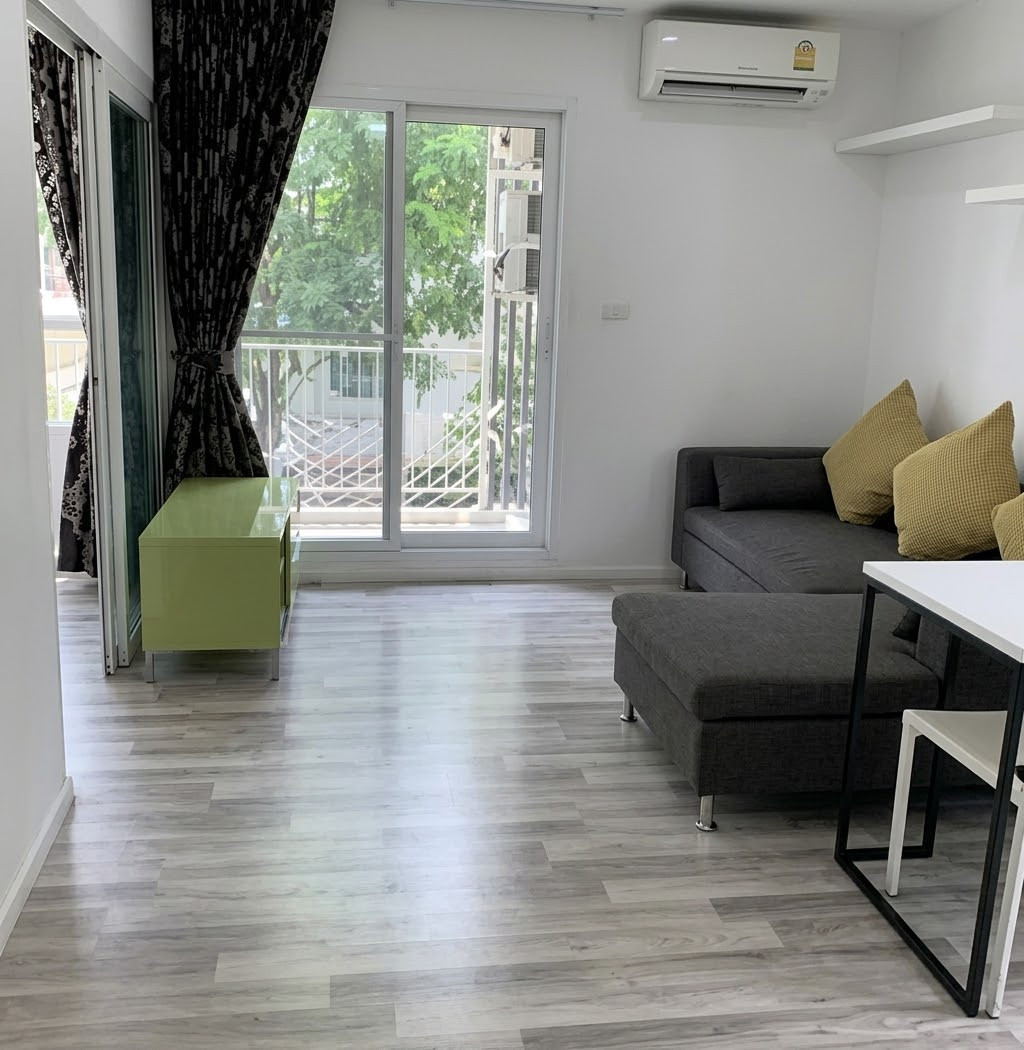 Beautiful room, good location Very good price.