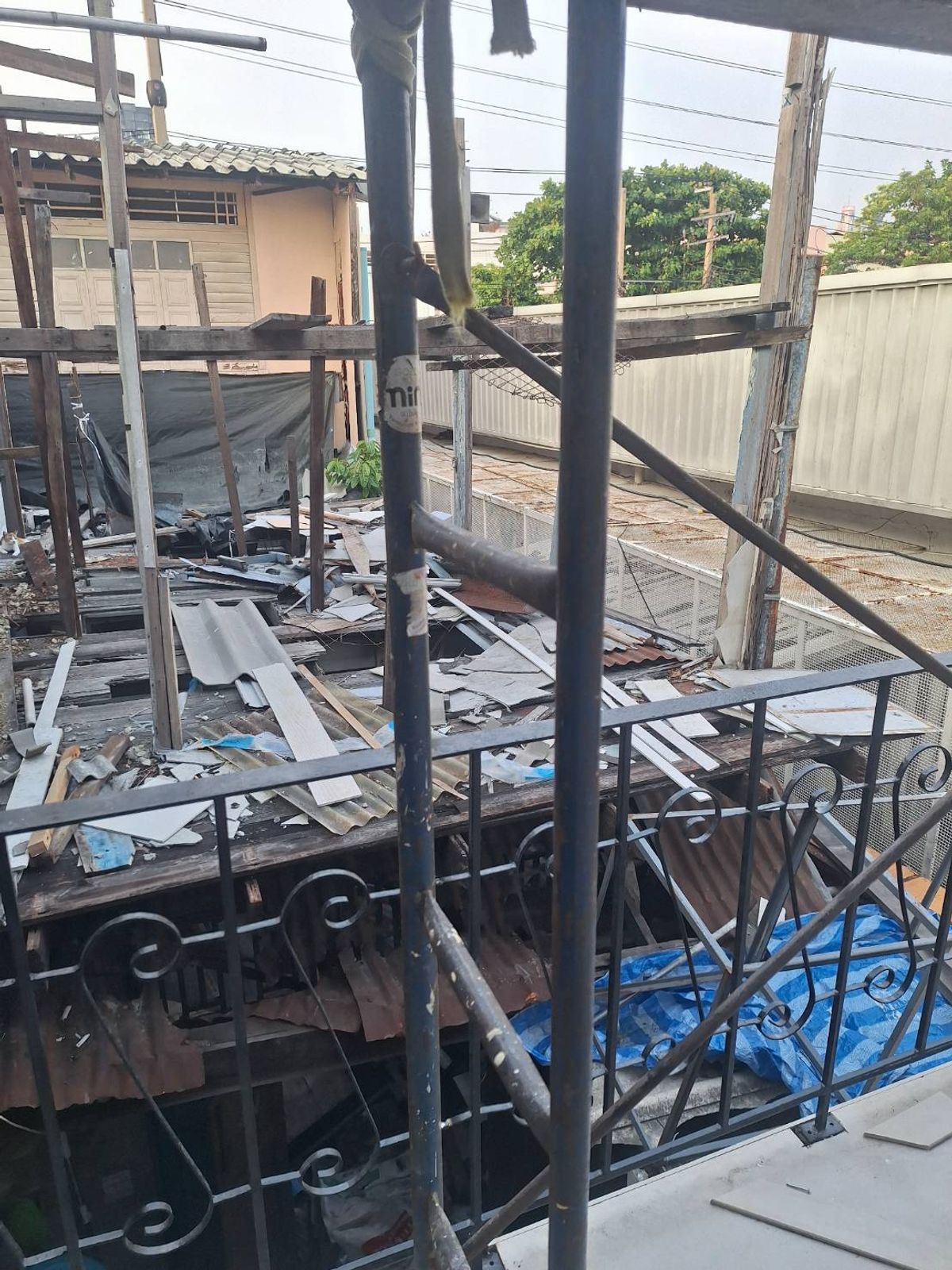 ซ.บรรทัดทองสยาม ใกล้ห้างพารากอน ติดMRT สามย่าน  หลุดมาค่าเช่า 17,000฿ ตอนนี้ มีแต่โครงให้มาสร้างบ้านเองได พร้อมสิทธิ์ อยู่ฟรี!!!  3 ปี – รูปที่ 3