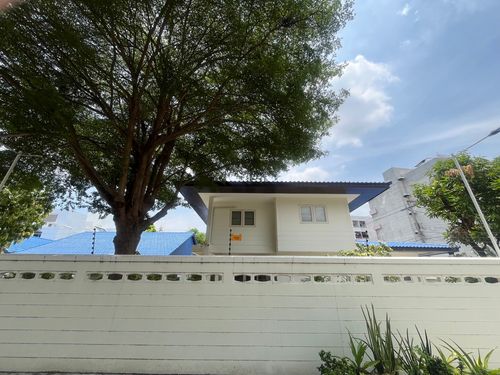 💎 The best of rare locations in Seri Villa - Srinakarin 53! Land for sale with home | 229 sq.w. | Only 51 million baht 🔥 This price is later! Cant find anymore !!