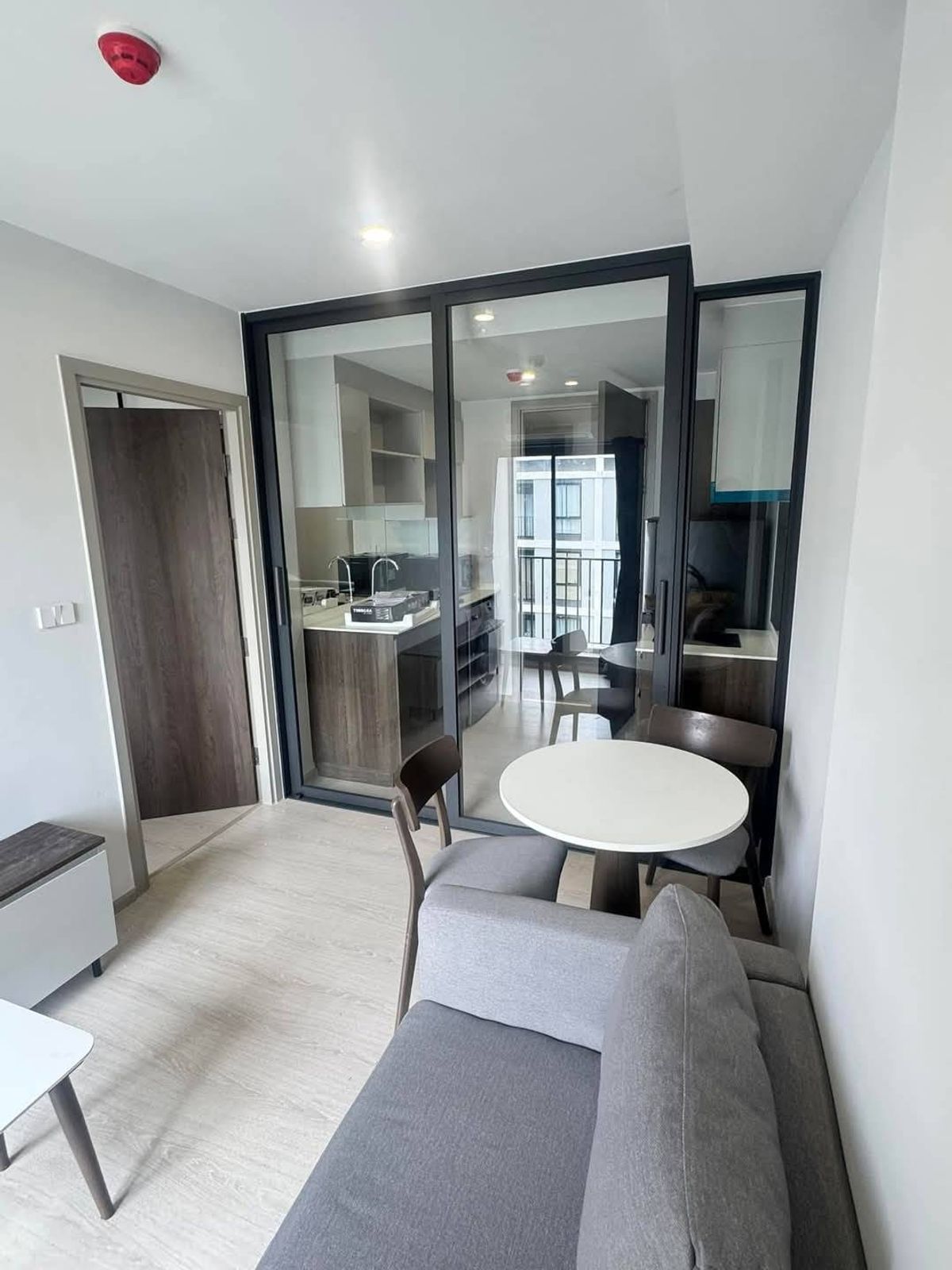 🎉 For rent New Core Khu Khot Station 
 Ready to place a reservation for a reduced price 🎊 
 New condo, new room, convenient travel, ready to move in on June 5, 2026.