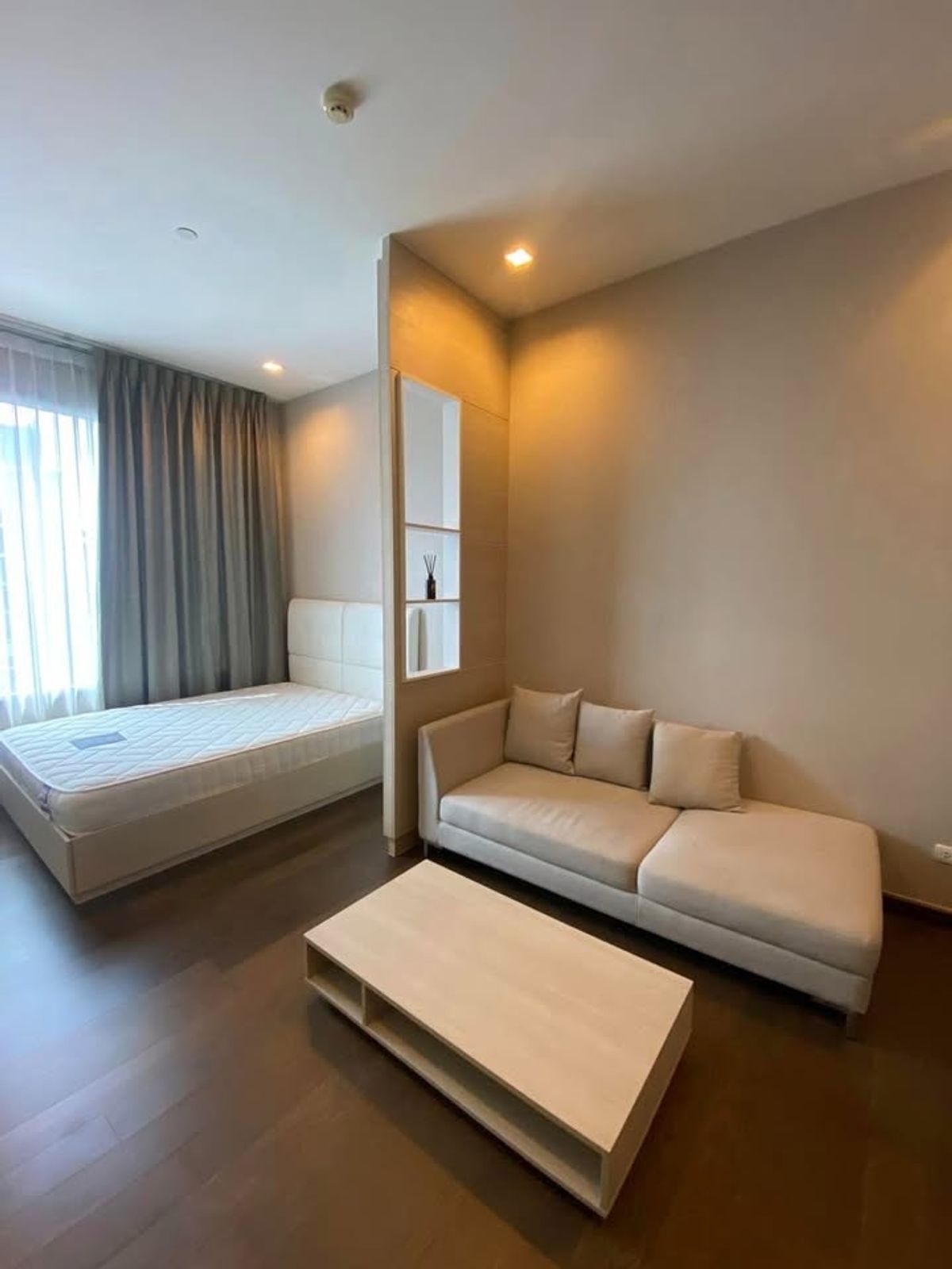 For Rent a Studio 30 sq.m at Q Asoke condo, next to MRT Phetchaburi station For Rent a Studio 30 sq.m at Q Asoke condo, next to MRT Phetchaburi station