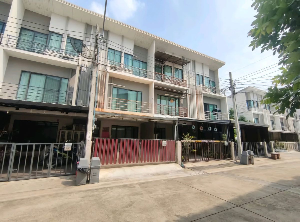 ❤️💛💙 Townhome 4 bedrooms 🚩 Near the Sathon 15 minutes ❤️💛💙 Townhome 4 bedrooms 🚩 Near the Sathon 15 minutes