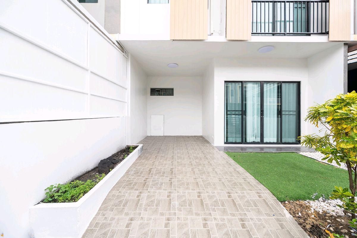 ❤️ Connect all happiness in the house 🏡 at The Connect Watcharapol-Permsin 🤗 Townhome, newly decorated with