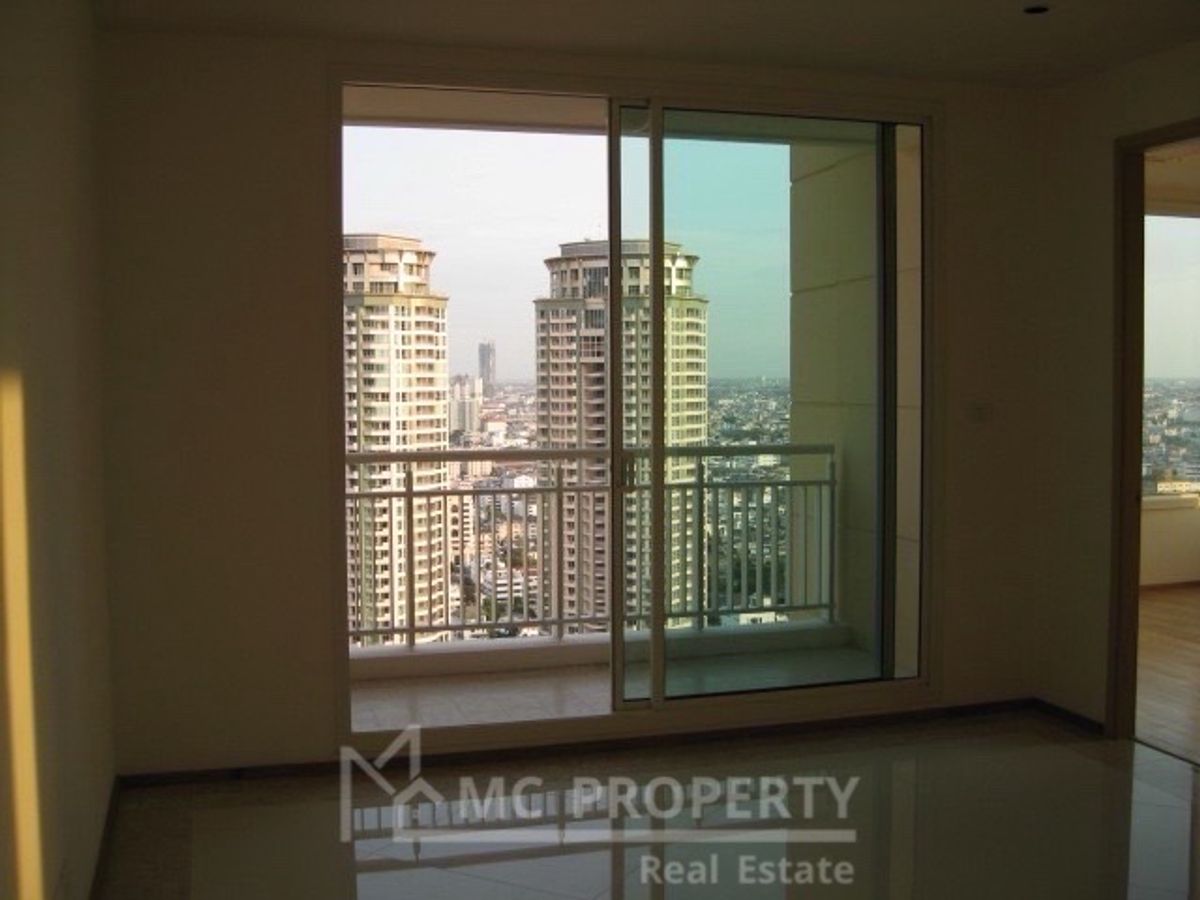 Empire Place 2 bedroom conner unit 106sqm high floor for rent only 45,000 please contact 0816878954