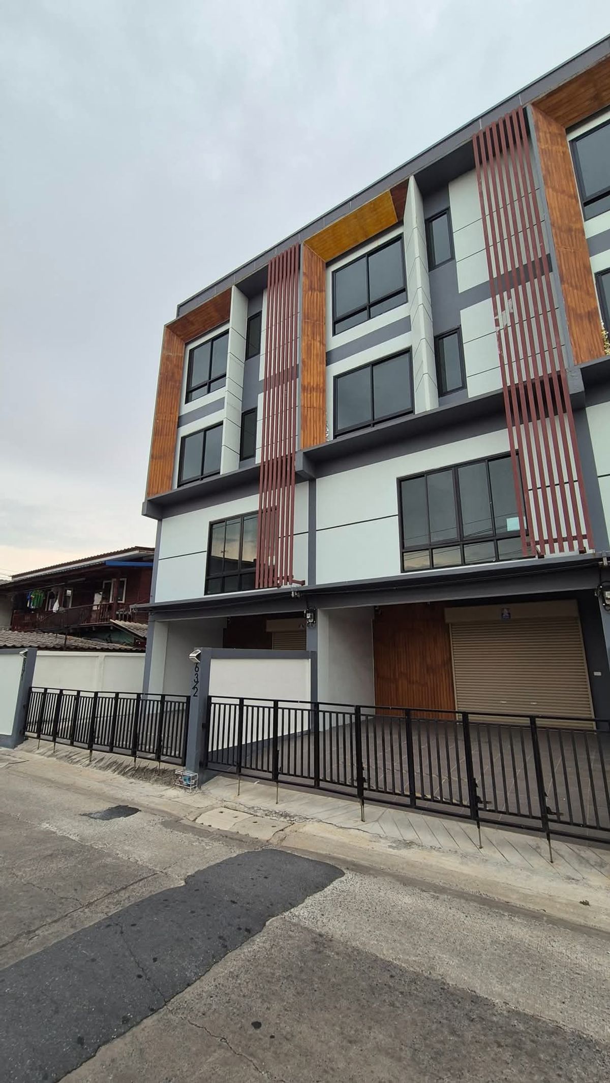 ให้เช่า โฮมออฟฟิศ 4ชั้น ซอยเพชรเกษม 69 เนื้อที่ 21 ตร.วา พท.240 ตร.ม ให้เช่า โฮมออฟฟิศ 4ชั้น ซอยเพชรเกษม 69 เนื้อที่ 21 ตร.วา พท.240 ตร.ม