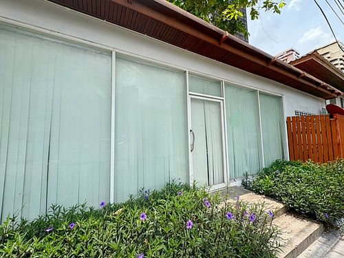 พื้นที่ให้เช่าเชิงพาณิชย์ 112 ตรม. ใกล้ BTS พร้อมพงษ์