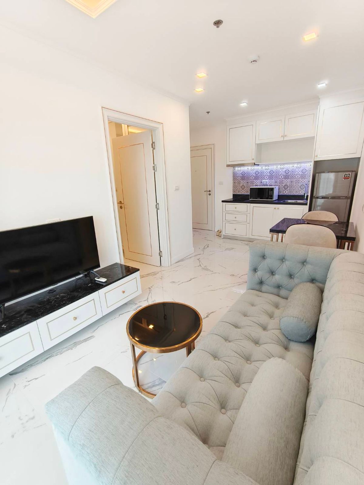 Sell The Empire Tower Pattaya room with complete furniture or rented immediately. Sell The Empire Tower Pattaya room with complete furniture or rented immediately.