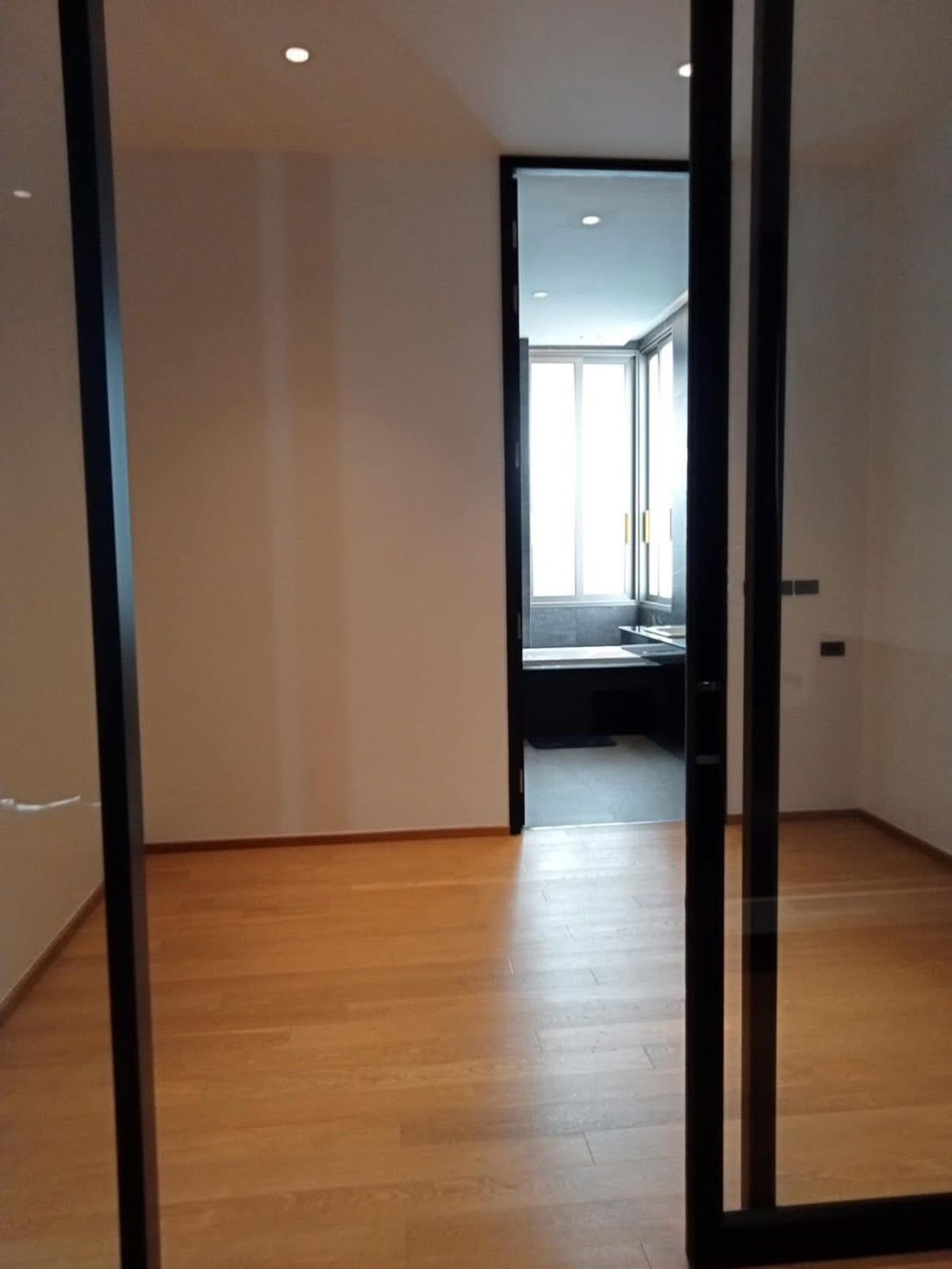 ● Luxury Townhome ● ทาวน์โฮม 4 ชั้น 3 ห้องนอน | 53.80 ตร.ว. 400.00 ตร.ม. | ใกล้ MRT ลาดพร้าว 6 นาที, เซ็นทรัล ลาดพร้าว 11 นาที – รูปที่ 2