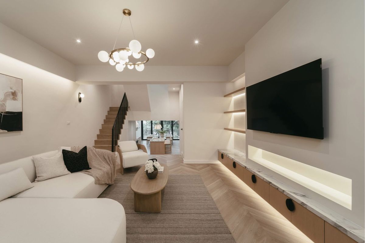 ♧ Prime Location Pet Friendly ♧ ทาวน์โฮม 3 ชั้น | พื้นที่ใช้สอย 350.00 ตร.ม. | 5 ห้องนอน 6 ห้องน้ำ | ใกล้ BTS พระโขนง – รูปที่ 3