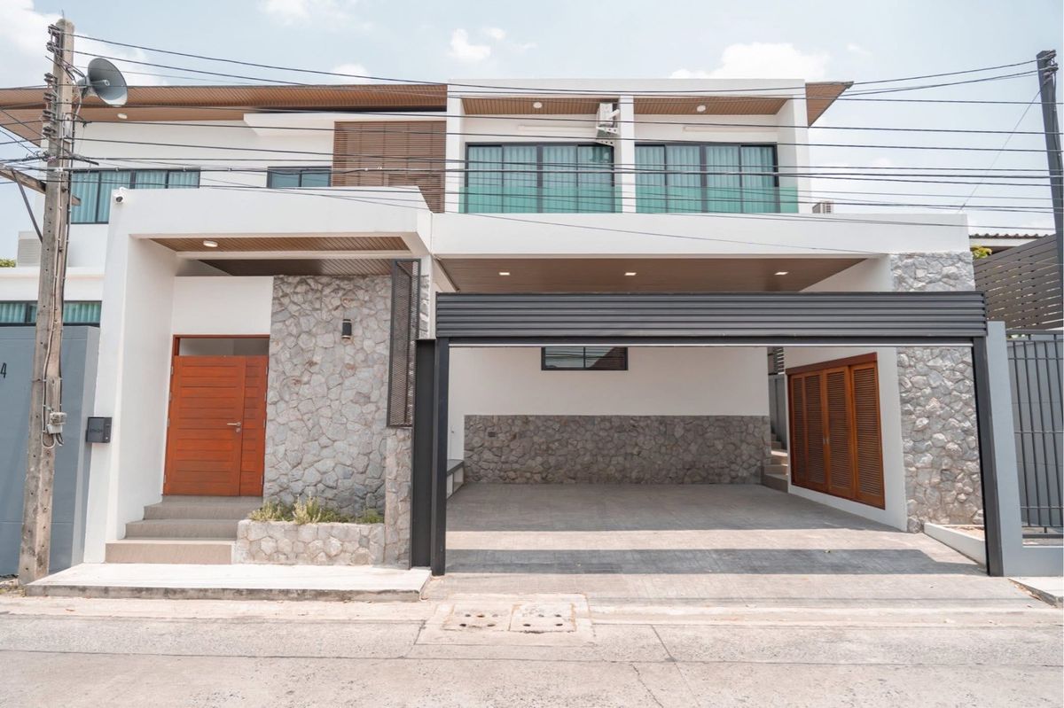 ★ Pool Villa ★ บ้านเดี่ยวพูลวิลล่า 2 ชั้น | ขนาดที่ดิน 98.00 ตร.ว. พื้นที่ใช้สอย 400.00 ตร.ม. | 3 ห้องนอน 3 ห้องน้ำ | ใกล้ รถไฟฟ้า คูคต กับ คปอ. ใกล้สนามบินดอนเมือง ติดสนามกลอฟ  AC Driving Range – รูปที่ 2