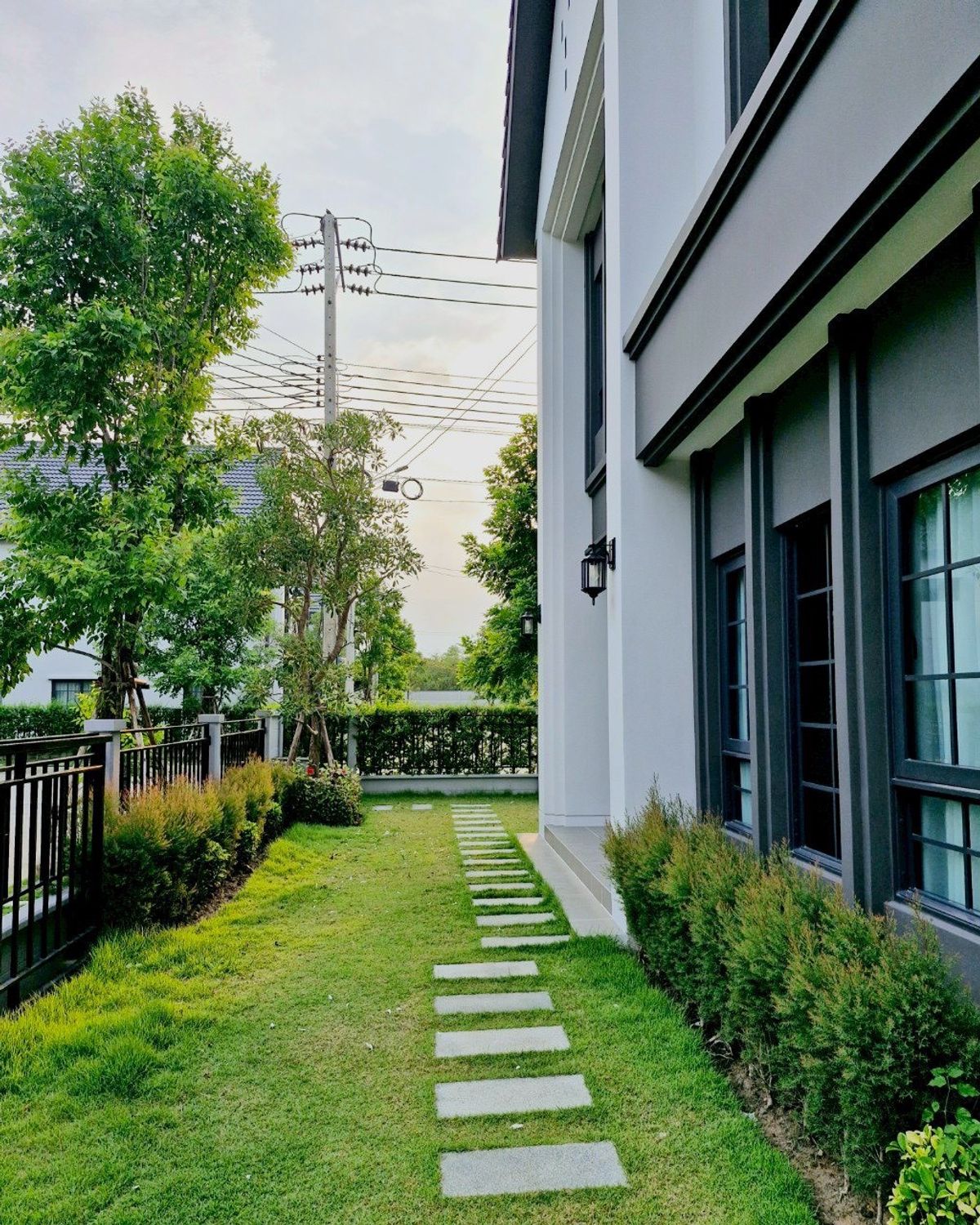 ♦ Rare Unit ♦ 2-storey detached house, 80.00 sq.w., 303.00 sq.m. | 4 bedrooms, 5 bathrooms | 5 minutes to MEGA Bangna, 14 minutes to Prince Suvarnabhumi Hospital – รูปที่ 2