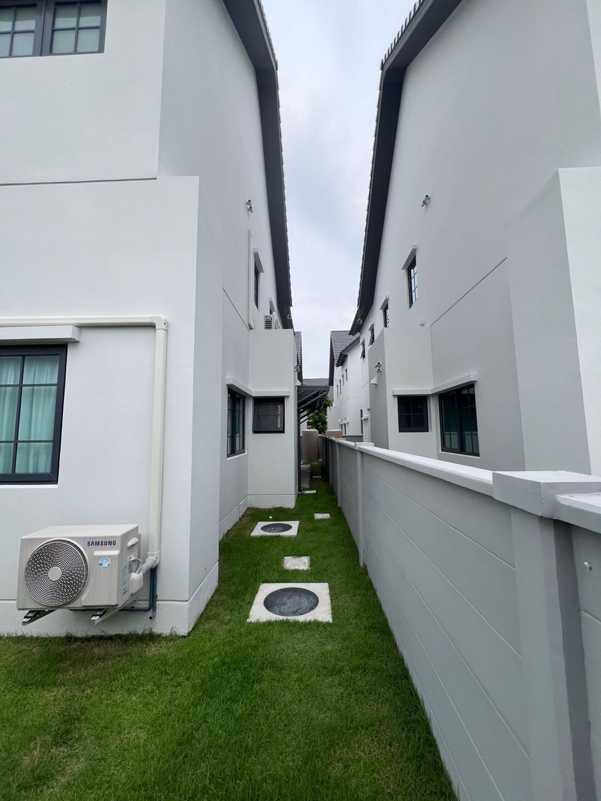 ♦ Brand new house ♦ บ้านเดี่ยว 2 ชั้น 78.90 ตร.ว., 303.00 ตร.ม. | 4 ห้องนอน 5 ห้องน้ำ | ใกล้ เมกะ บางนา 5 นาที, โรงพยาบาลพริ้นซ์ สุวรรณภูมิ 14 นาที – รูปที่ 2