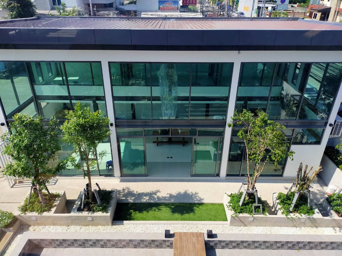 New office for rent, decorated and good location in Soi Mai Lap (Prasert Manukit 29)