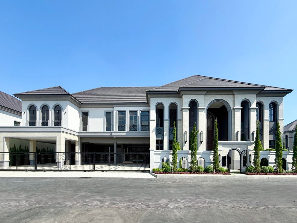 The Palazzo, Krungthep Kreetha-2-story detached house 1,180 sqm. Land 264 meters, 5 bedrooms, 6 water, 12 parking +1 elevator 1 pool 092-545-6151 (Tim)