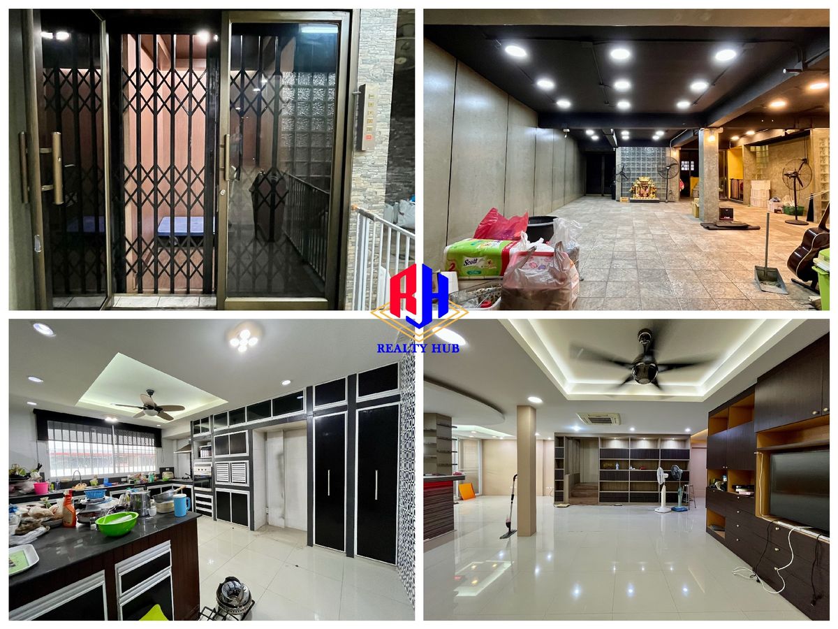 Selling 2 booths There is an elevator near the sky train 150 m. Parking 5 cars, Soi Charan 83/1, the most beautiful option.