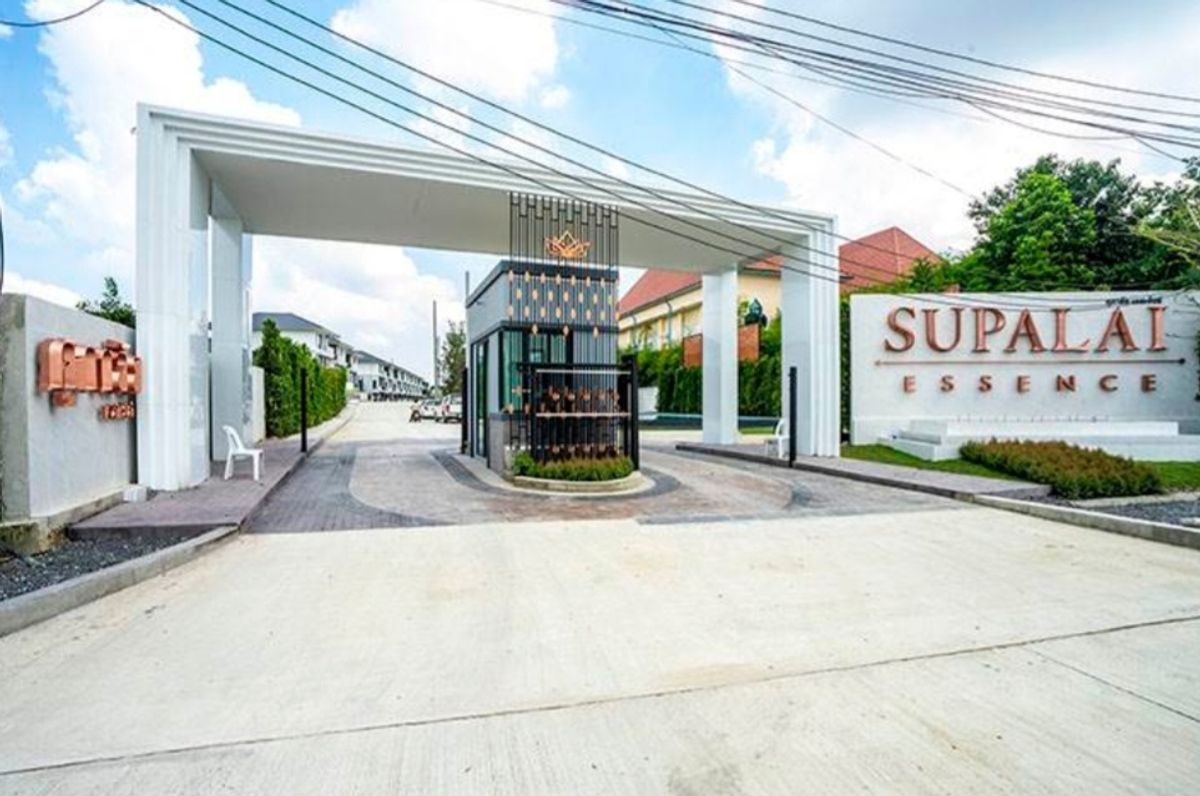 3-story house for rent, no flooding, rent 45,000 baht, Supalai Essence Village, Suan Luang Rama 9, Soi 28, house facing north. 3-story house for rent, no flooding, rent 45,000 baht, Supalai Essence Village, Suan Luang Rama 9, Soi 28, house facing north.