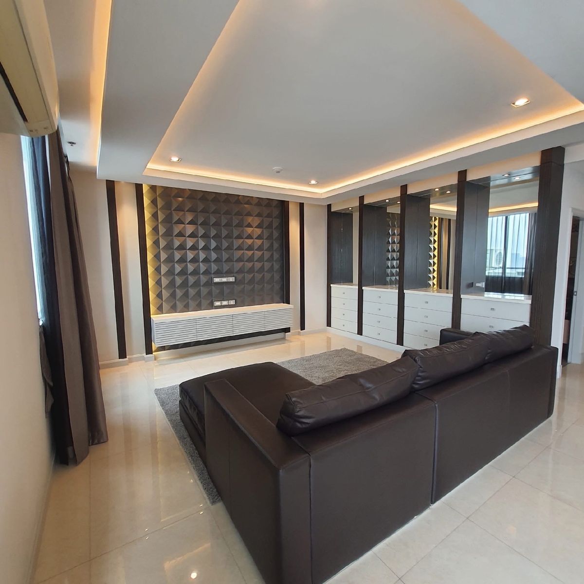 Rent a luxury Penthouse Duplex The Four Wings Residence Srinakarin 🏙️🚝 Line OA: @ladaysai