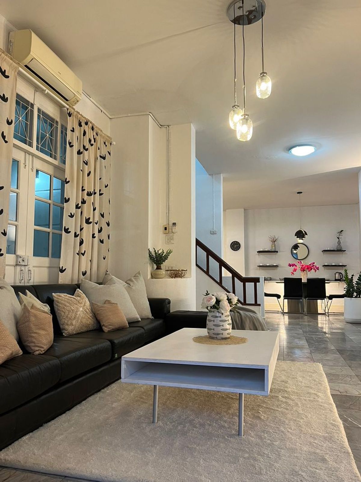 Fully furnished house for rent, ready to move in. Srinakarin 24 There are 4 bedrooms, 4 bathrooms. Rental price 40,000 baht per month Fully furnished house for rent, ready to move in. Srinakarin 24 There are 4 bedrooms, 4 bathrooms. Rental price 40,000 baht per month