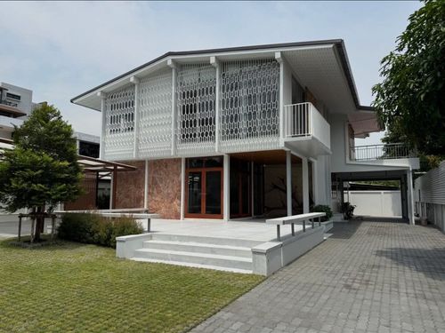 ❖ Prime Location ❖ บ้านเดี่ยว 2 ชั้น | ขนาด 143.00 ตร.ว. พื้นที่ใช้สอย 450.00 ตร.ม. | 4 ห้องนอน 3 ห้องน้ำ 6 ที่จอดรถ | เพียง 750 เมตร จากถนนสุขุมวิท 71*