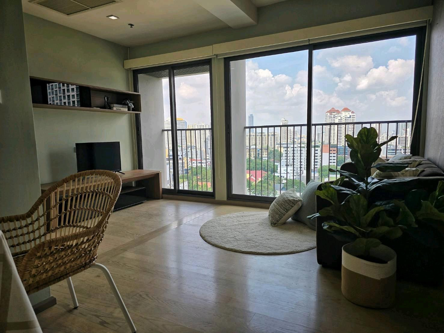 Noble Remix 1 ห้องนอน 42sqm ให้เช่าเพียง 28,000 กรุณาติดต่อ 0816878954 Noble Remix 1 ห้องนอน 42sqm ให้เช่าเพียง 28,000 กรุณาติดต่อ 0816878954
