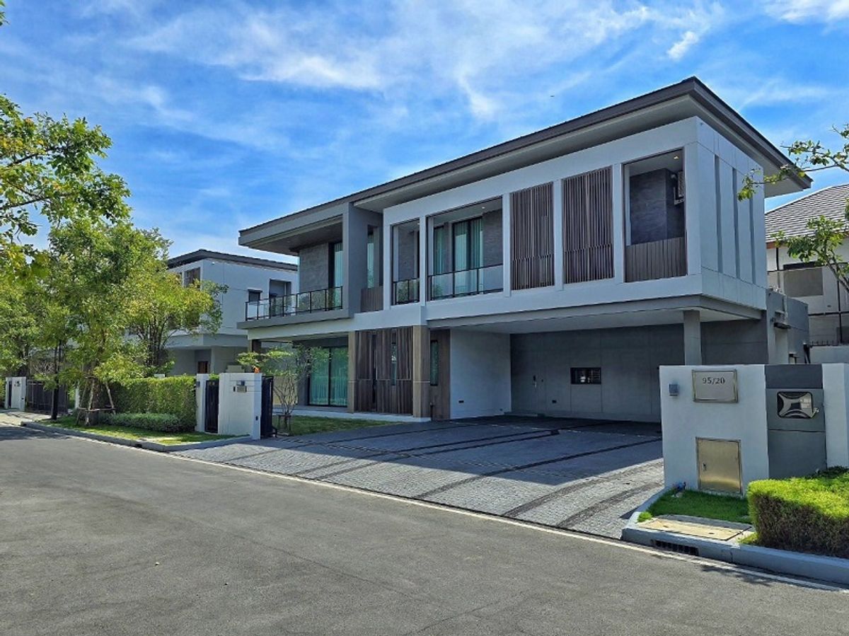 Large house for sale, new house, the  has never been in Bangkok Boulevard Bangna, Km 5, Bang Phli, Samut Prakan Province.