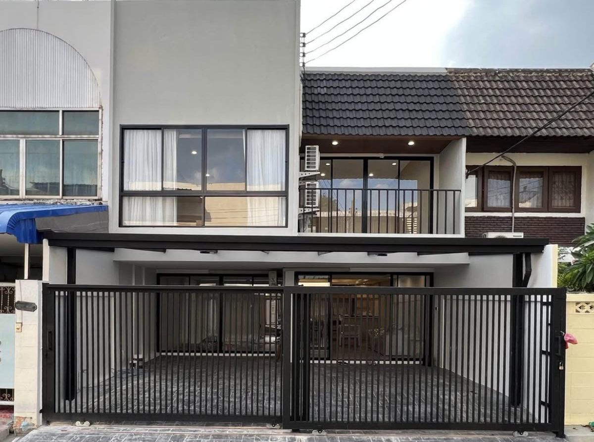 Ekkamai House for Rent 22 or Pridi Phanom Yong 41 with fir and personal onsen for dogs.