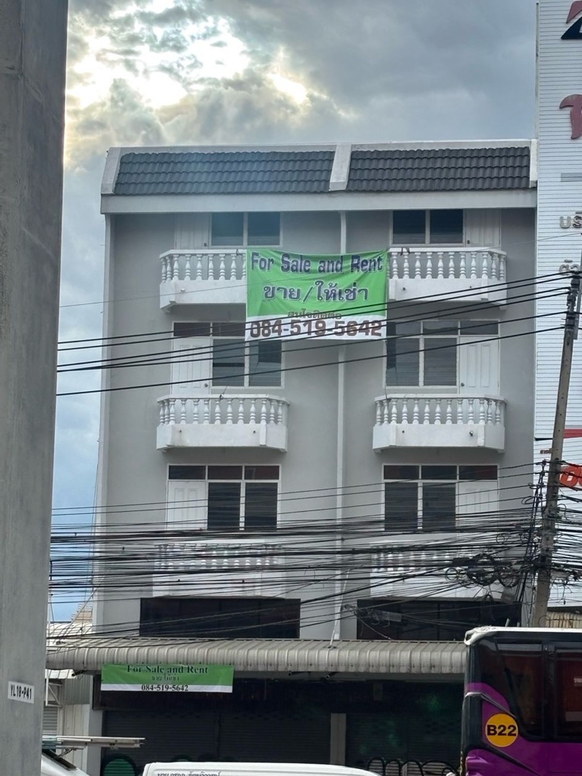 Sell/rent building  on Srinakarin Road near mrt Sri-Bearing
