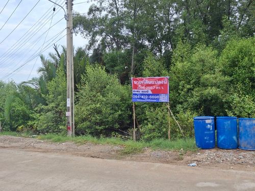 Land for sale. Land for sale. The coordinates opposite the couple temple. Soi Laem Phra Meru-Wat Khu Sang