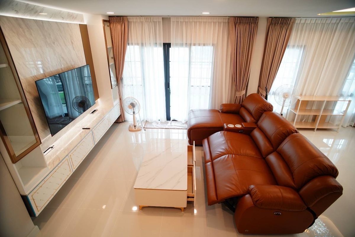 🌟 For Rent: Detached House Centro Bangna.🌟
Two-storey Detached House 4 bedrooms and 5 bathrooms. Fully furnished and decorated. 💥Rental Fee: 100,000 THB/month.  – รูปที่ 2