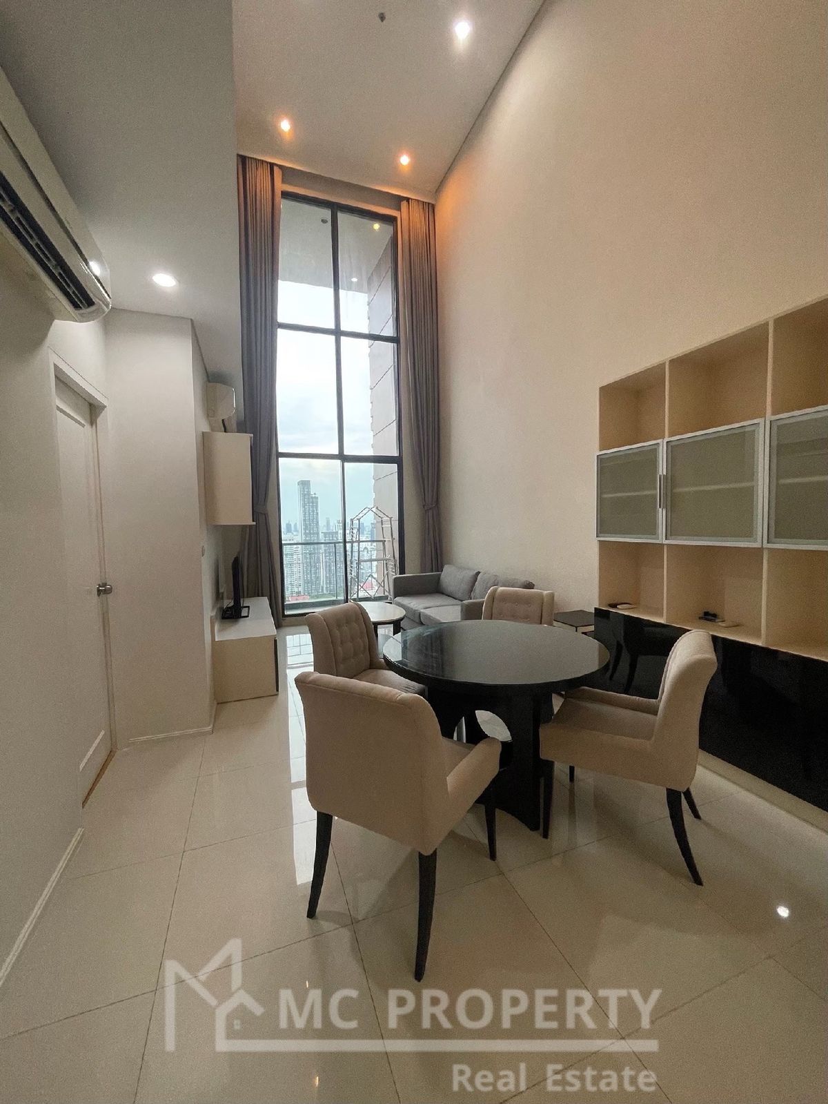 Villa Asoke 2 ห้องนอน 103sqm duplex 30fl ++ ให้เช่าเพียง 50,000 กรุณาติดต่อ 0816878954 Villa Asoke 2 ห้องนอน 103sqm duplex 30fl ++ ให้เช่าเพียง 50,000 กรุณาติดต่อ 0816878954