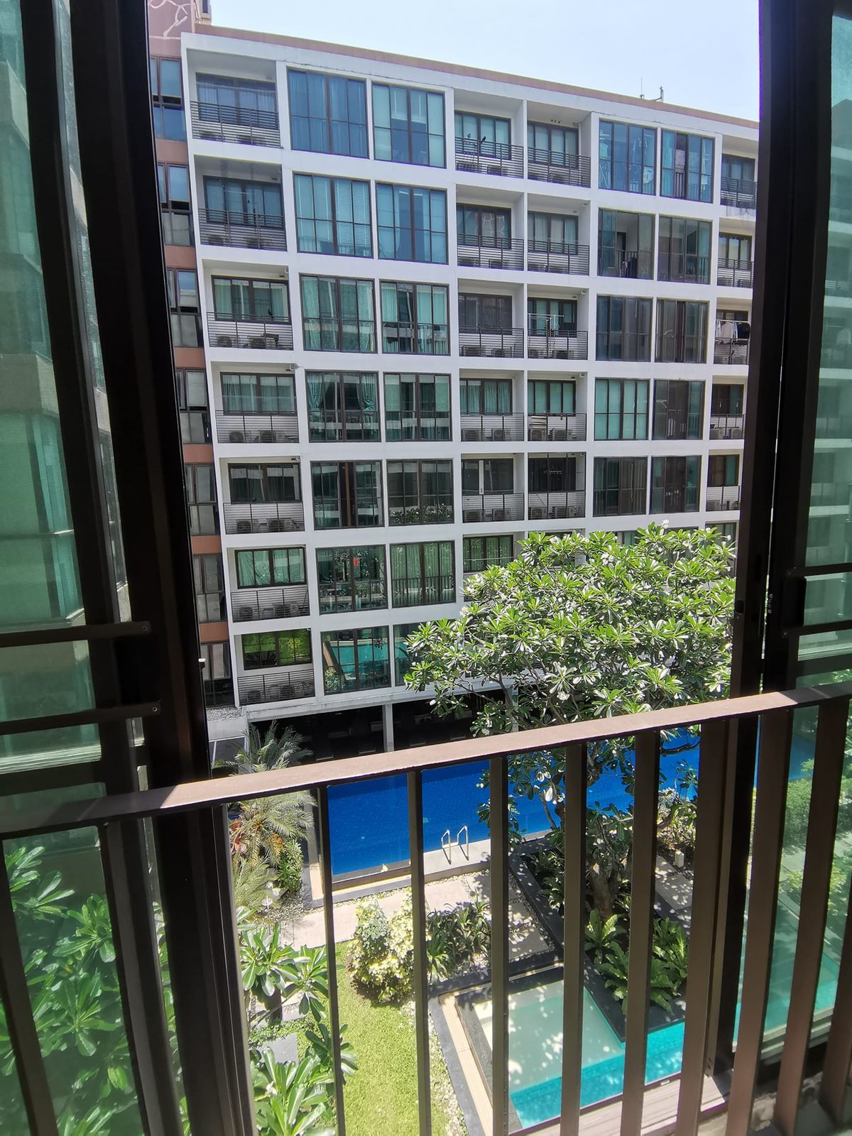🎊ideo Blue Sathorn Pool View