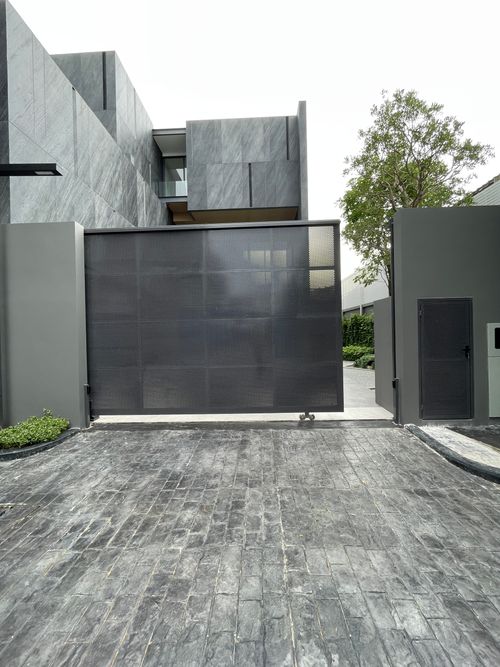 Modern Luxury Modern Luxury Style, Modern Luxury, Sukhumvit-Bang Na, 4 Bedrooms, 6 Bathrooms, 5 Parking, Easy to travel, near the Bearing Station and not far from Central Bangna