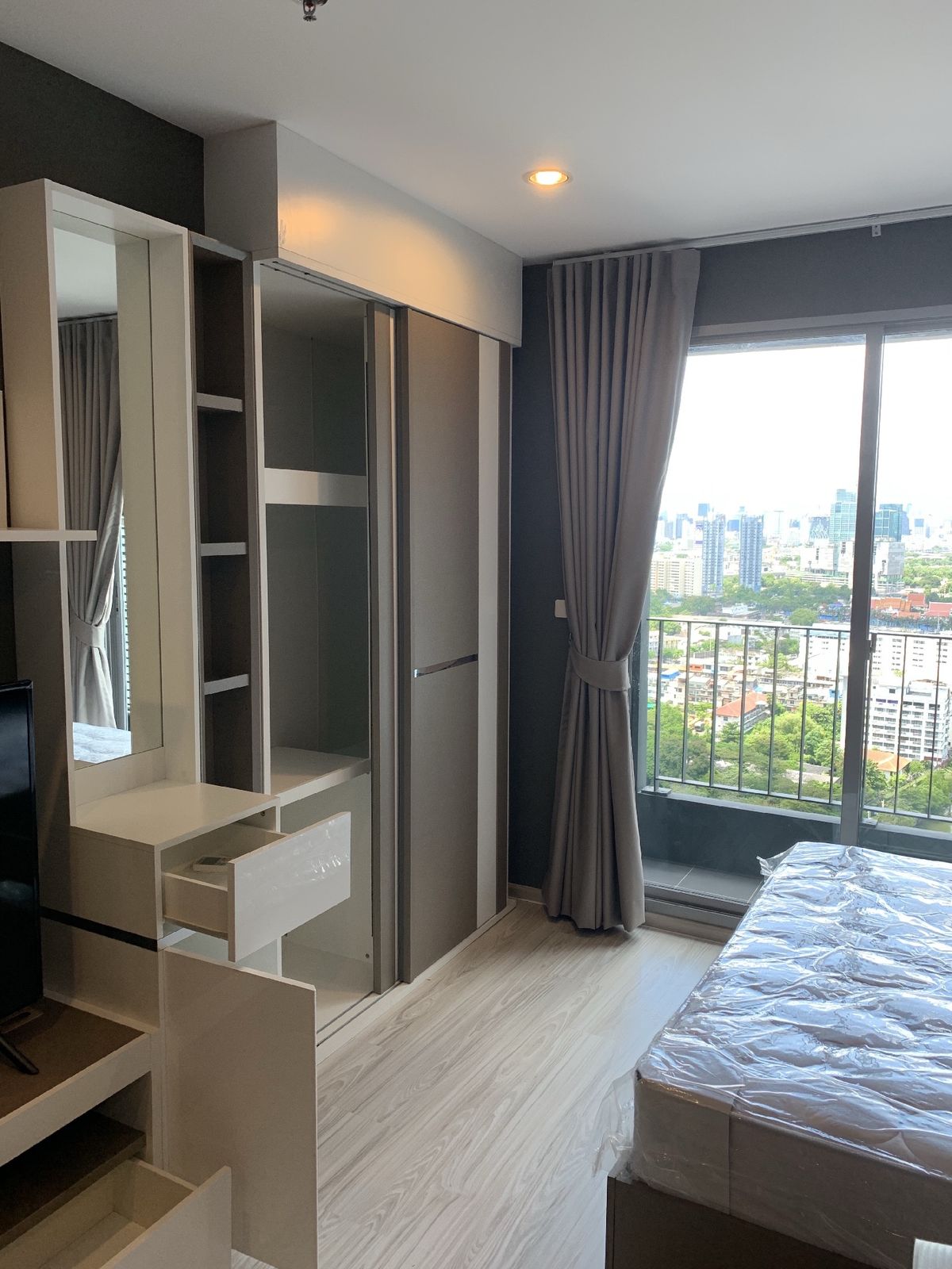Selling a high corner room at loss Selling a high corner room at loss