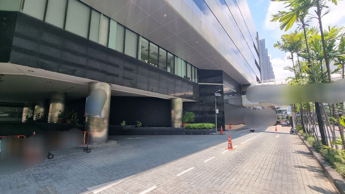 BTS Ploenchit, rent a large space for opening a shop. for consider every business. G floor 1007 sq.m., BTS Ploenchit, rent a large space for opening a shop. for consider every business. G floor 1007 sq.m.,