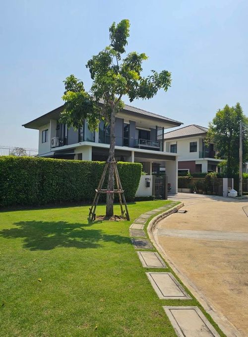 Luxury House for Sale in Burasiri Ratchaphruek - 345Modern resort-style house with perfect functionality, located in a prime area near the city.