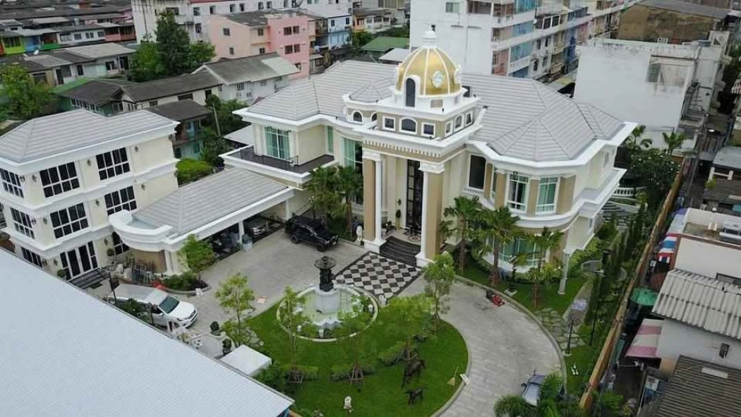 For sale: Luxury mansion in the heart of Bangkok, land area 517 sq.wa, Soi Chaturathit, Din Daeng