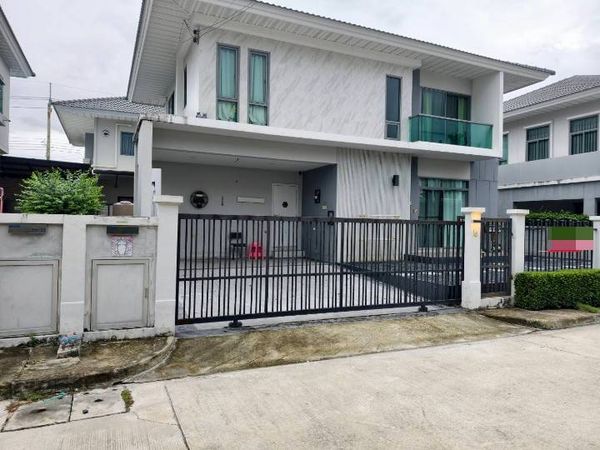 Single house for rent Perfect Place Project, Sukhumvit 77, air conditioned, fully furnished. There are 4 bedrooms, 3 bathrooms.  Monthly rental price 48,000 baht