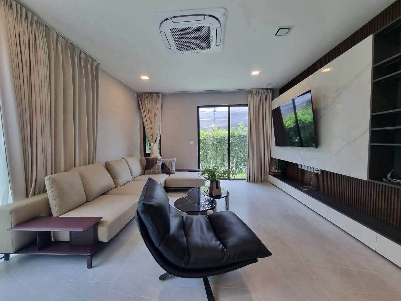 Luxury House for Rent Mantana Bangna Km.15 Village