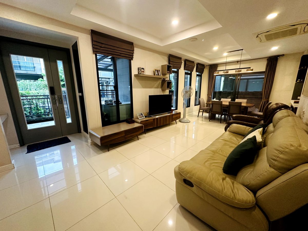 Luxury 3-Storey Home for Sell – Fully Furnished and Ready to Move In Luxury 3-Storey Home for Sell – Fully Furnished and Ready to Move In