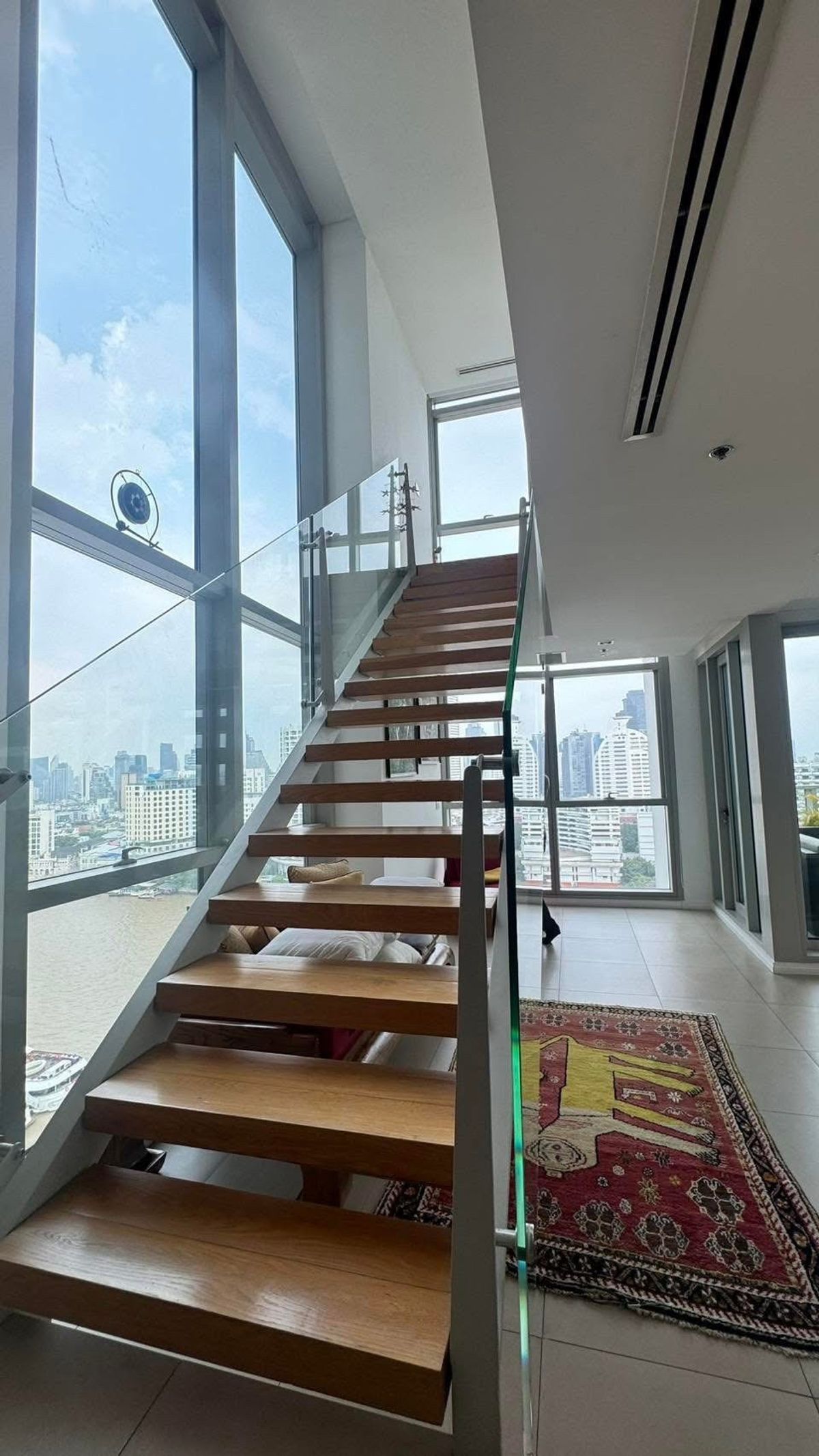 ♦ Duplex Type ♦ ชั้น 50+ 330.72 ตร.ม. | 3 ห้องนอน 4 ห้องน้ำ | วิวสะพานสาทร | คอนโดใกล้ ไอคอนสยาม 3 นาที, BTS สะพานตากสิน 3 นาที – รูปที่ 3
