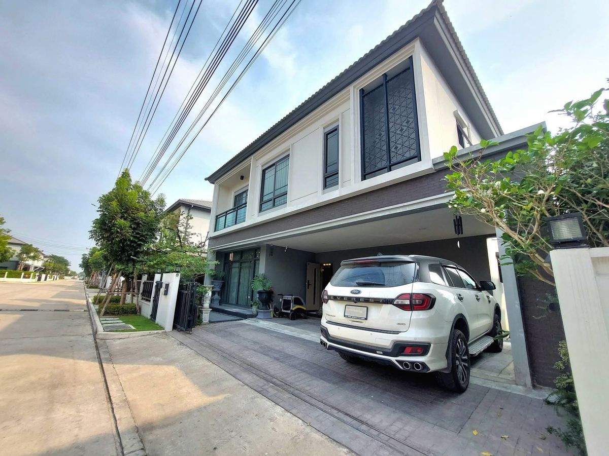 ♦ Nice Decorate ♦ 2 -storey detached house | Land size 56.00 sq.w. Usable area 215.00 sq.m. | 4 bedrooms, 4 bathrooms, 3 parking spaces | Near the Suvarnabhumi  