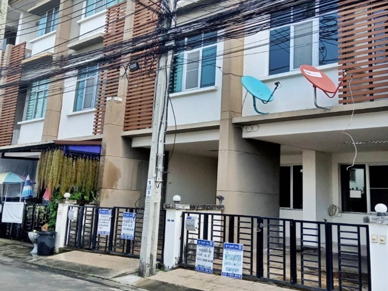 🔥Urgent Sap Bank🔥Townhouse for sale, Town Plus Pracha Uthit, 2 units next to each other.