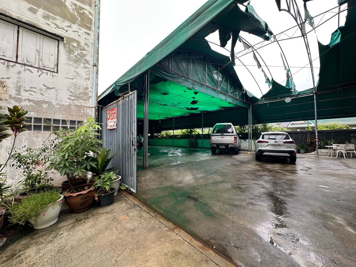 Land for sale in Bang Waek 57, empty land filling at the cement courtyard. Land for sale in Bang Waek 57, empty land filling at the cement courtyard.