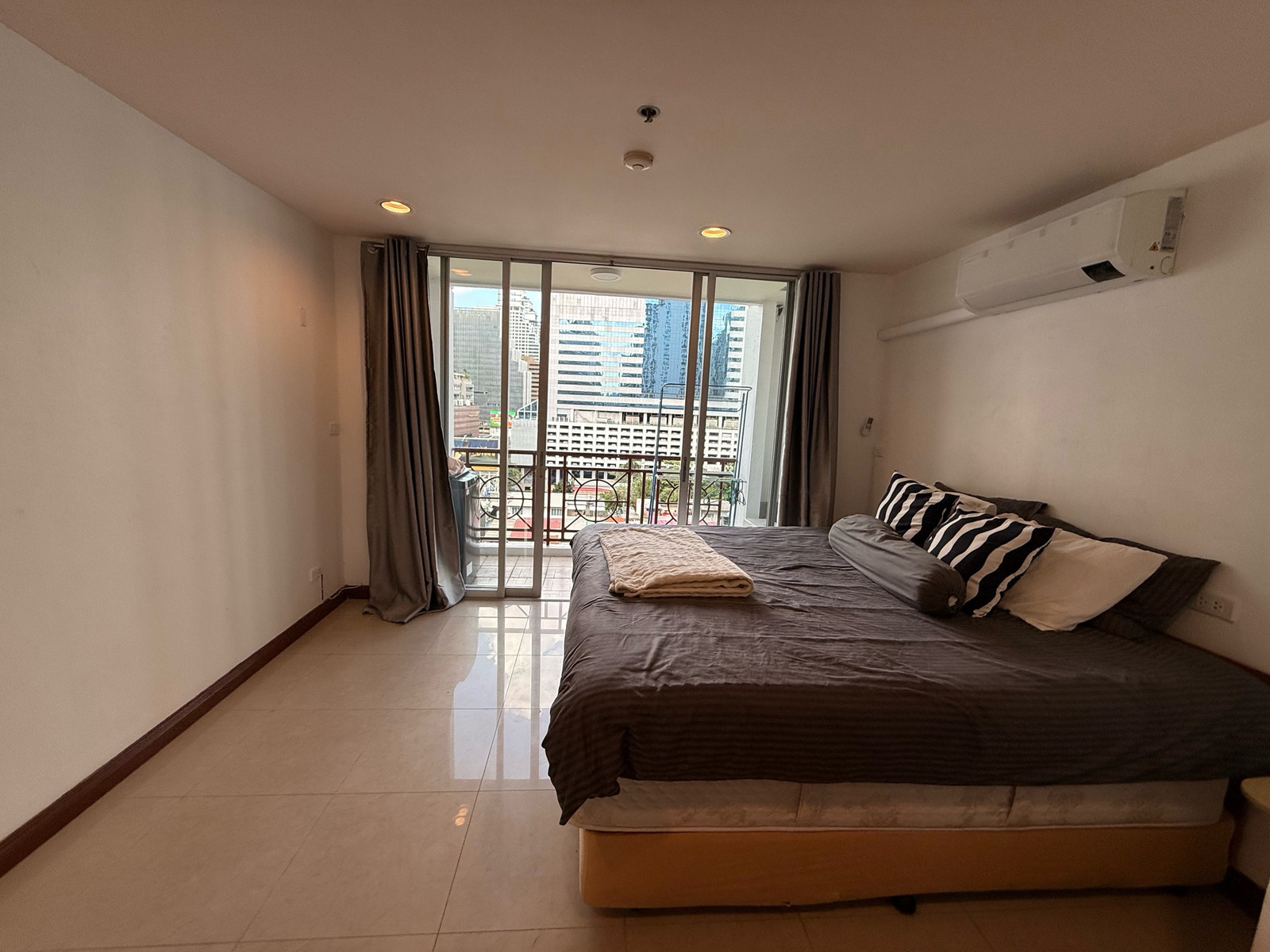💢FOR RENT💯AT Asoke Place🎈 Asoke Place 1Bed 80SQM Condo (Renovate) Stick to SWU, near BTS, MRT, complete furniture 💢FOR RENT💯AT Asoke Place🎈 Asoke Place 1Bed 80SQM Condo (Renovate) Stick to SWU, near BTS, MRT, complete furniture