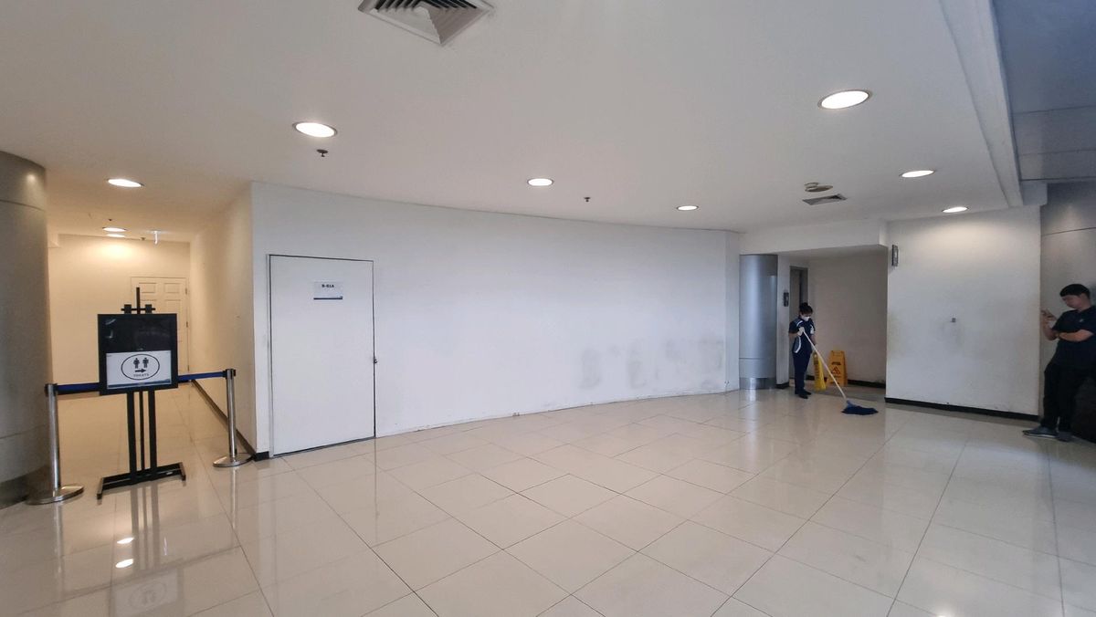 BTS Ploenchit rental space for opening a restaurant can be made. Considered every business 58.46 sq.m. BTS Ploenchit rental space for opening a restaurant can be made. Considered every business 58.46 sq.m.