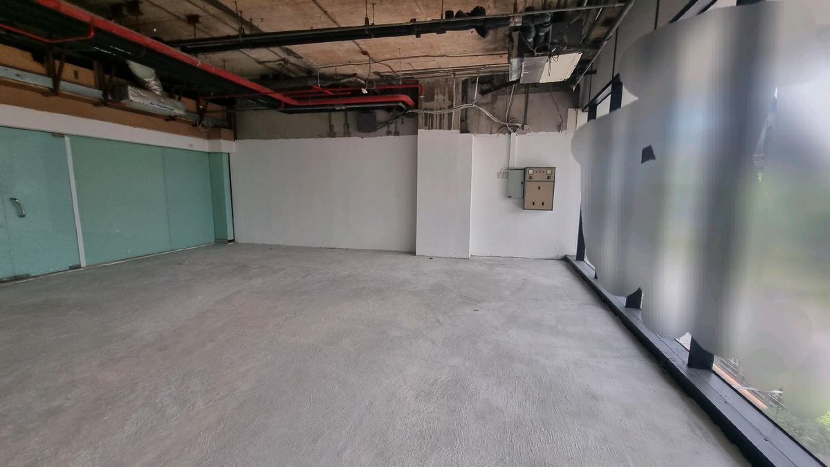 BTS Ploenchit rental space for opening a shop for consideration of every business 100.39 sq.m. BTS Ploenchit rental space for opening a shop for consideration of every business 100.39 sq.m.