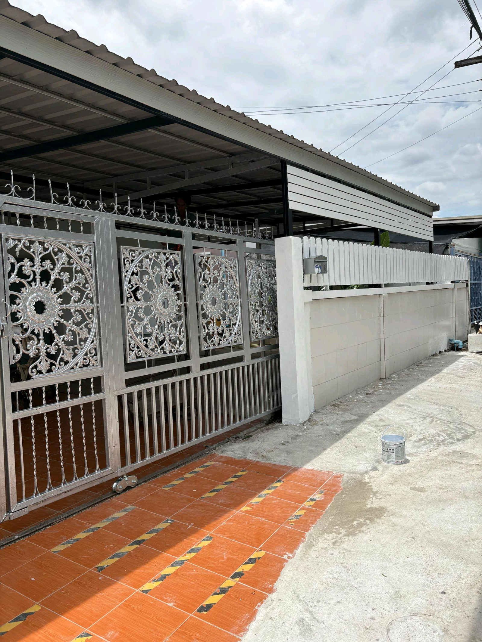 ถ.รามอินทรา68ให้เช่าบ้านเดี่ยว ชั้นเดียว 80ตร.ว 3นอน2น้ำ 2แอร์ ผ้าม่าน รอบบ้าน ปั๊บน้ำ ครัวบิ๊วอืนจอเรถในบ้าน 4คันหน้าบ้านได้อีก  เหมาะทำออฟฟิตและอาศัย ใกล้โรงพยาบาลนพรัตน์/ใกล้รถไฟฟ้า /ใกล้ห้างแฟชั่นไอช์แลนด์ให้เช่า 18,000บสอบถาม081 629 3542 – รูปที่ 2