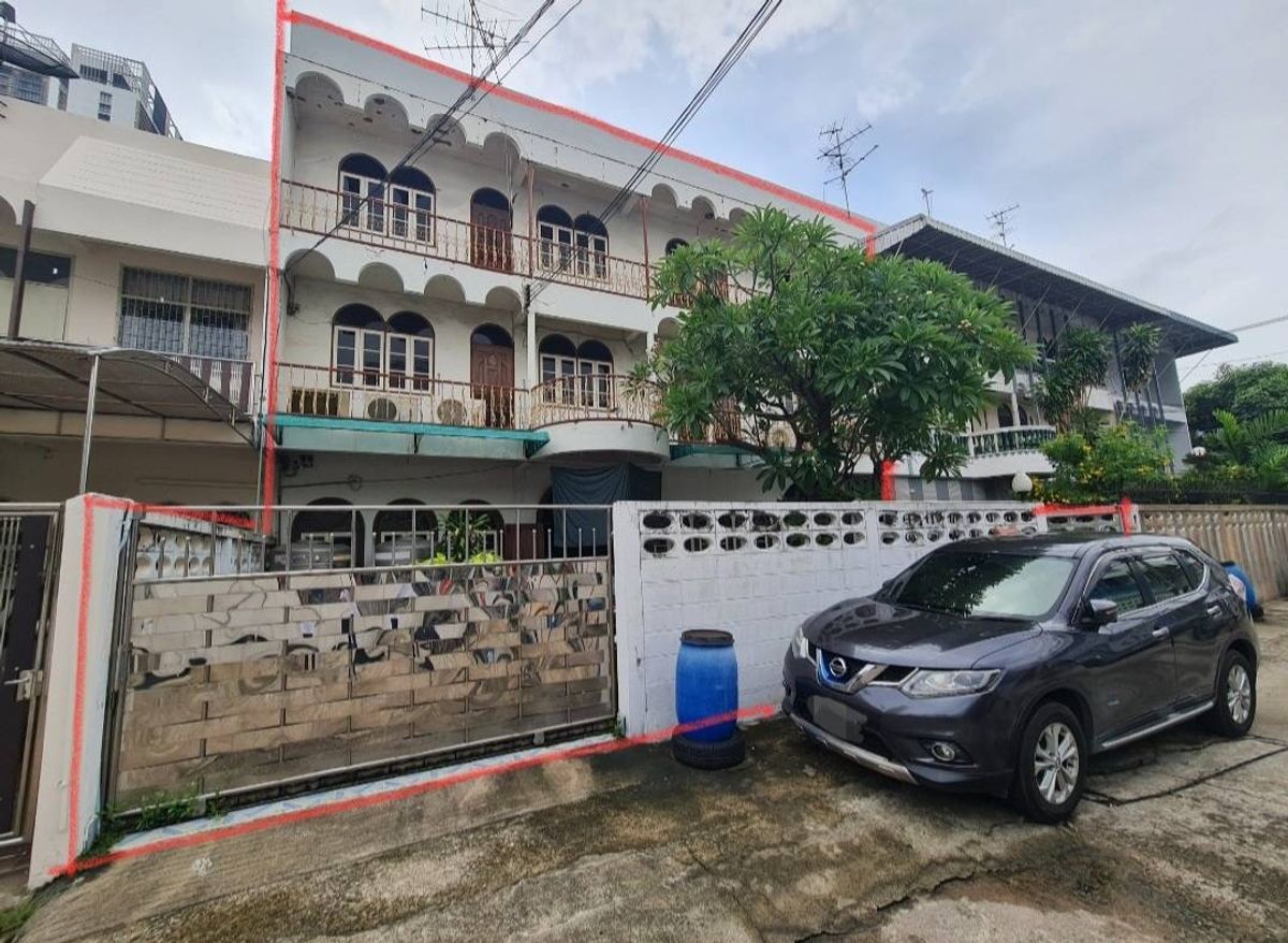  #ขายทาวน์โฮม 3 ชั้น 2 ห้อง เนื้อที่ 62 ตร.ว. หมู่บ้านร่วมจิตร ทำเลทอง #ซอยสุขุมวิท 22 #แขวงคลองเตย #เขตพระโขนง #กรุงเทพฯ										