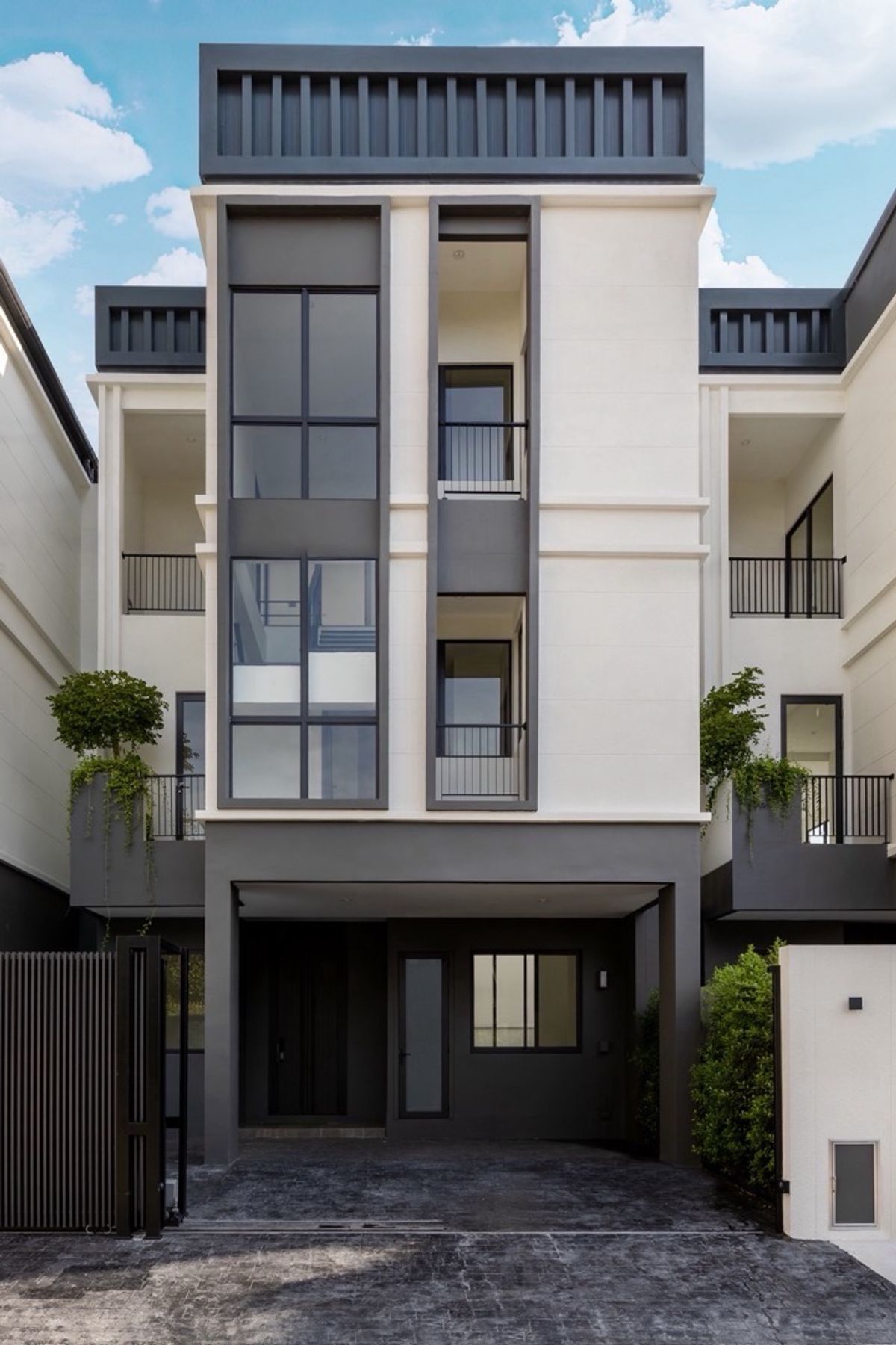 📢 Brand New luxury townhome! Special Unit with Private Pool , perfect layout ,near Expressway 